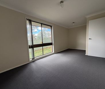Stylish and Spacious 3 Bedroom Home - Photo 6