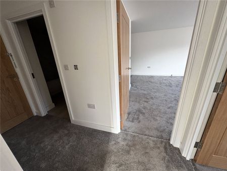 Forever House, Holborn Place, Bulwell, Nottinghamshire, NG6 - Photo 5