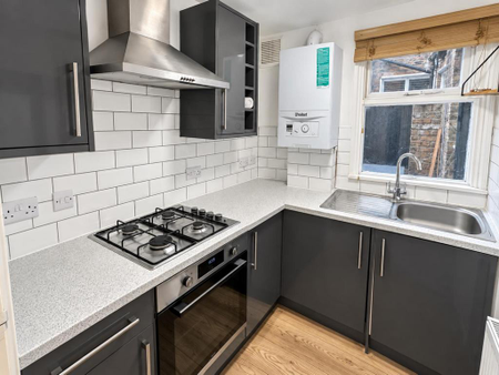 2 bedroom flat to rent - Photo 5