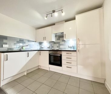 2 bedroom flat to rent - Photo 4