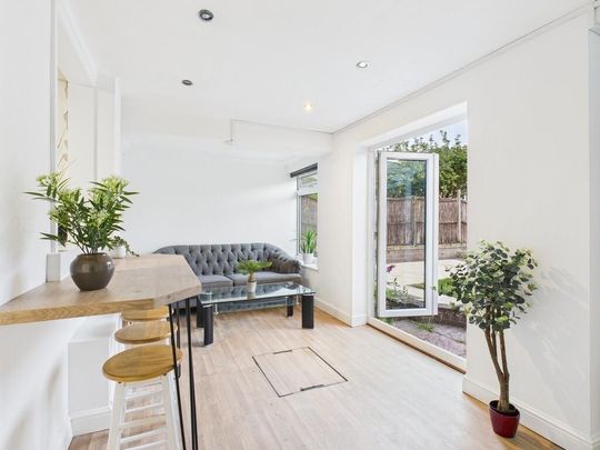 5 bedroom terraced house to rent - Photo 1