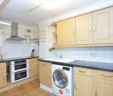 Lovely & Spacious 3 Bedroom House for Rent in South Wimbledon SW19 - Photo 6