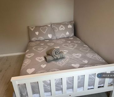 1 bedroom in a house share to rent - Photo 3