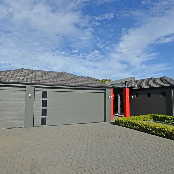 “SUPERBLY PRESENTED MODERN HOME WITH POOL” - Photo 1