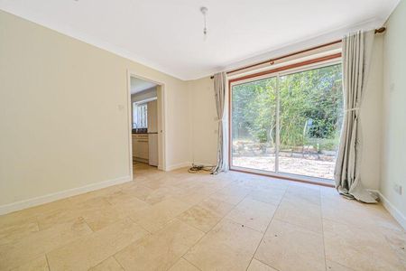 5 bedroom detached house to rent - Photo 2