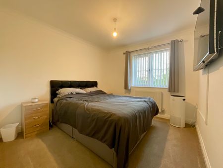 3 bedroom Semi-Detached House to let - Photo 4