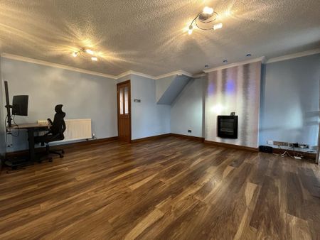 4 bedroom link detached house to rent - Photo 3