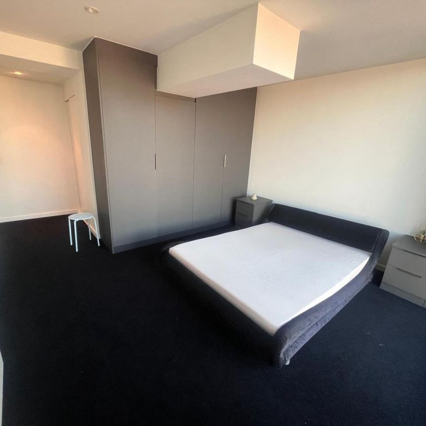 2 bedroom Flat To Let - Photo 1