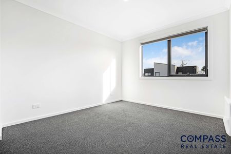 48 Cinnamon Drive, Cranbourne East VIC 3977 - Townhouse For Rent | Domain - Photo 5