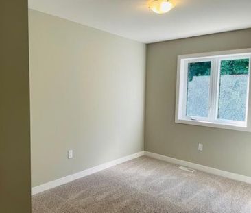 For Lease - 942 Robert Ferrie Drive, Kitchener, Ontario - Photo 3