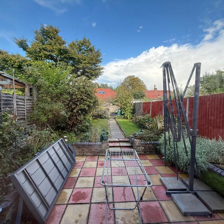 3 bedroom terraced house to rent - Photo 1