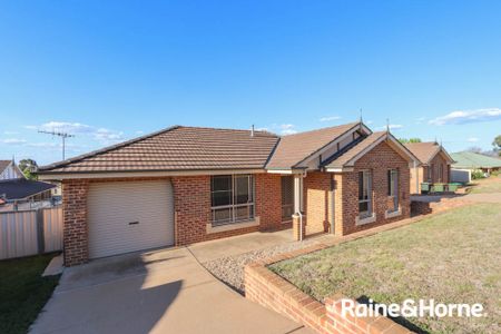 Delightful Dees - Close to Private Hospital & McKillop College - Available 5.12.2025 - Photo 3