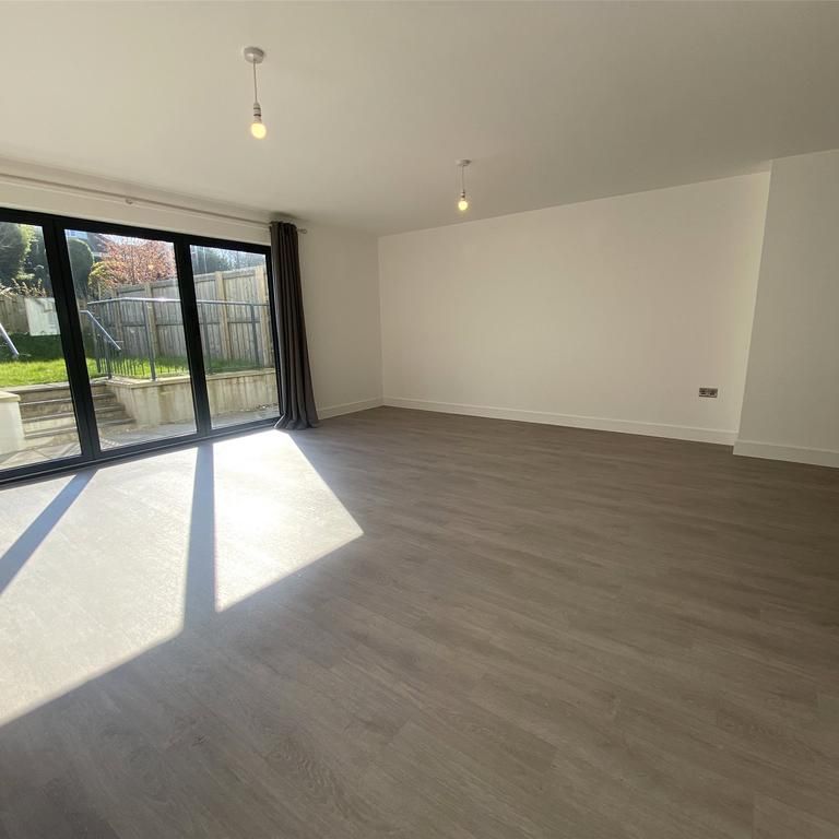 4 bedroom detached house to rent - Photo 1