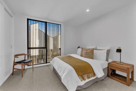 Brand new architecturally designed townhouse - Photo 3