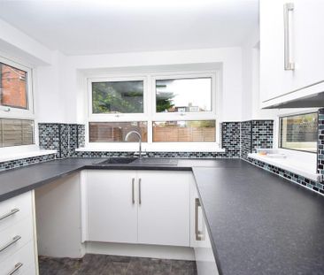 3 bedroom semi-detached house to rent - Photo 3