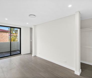 Contemporary Four-Bedroom Duplex in a Prime Menai Location - Photo 1