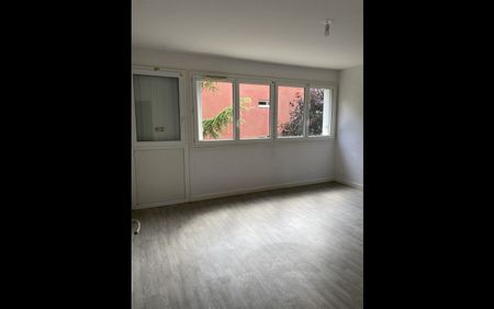 Location Appartement 4 pièces 70 m² Issoudun - Photo 3