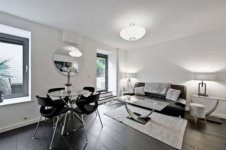 A beautifully presented and fully-furnished super studio apartment with private patio in a prime central Windsor setting. - Photo 3