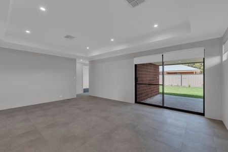 Four Bedroom Home in Whitby - Photo 2