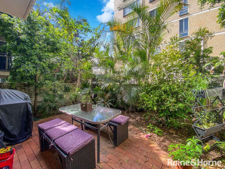 3/98 Station Road, Indooroopilly, QLD 4068 - Photo 4