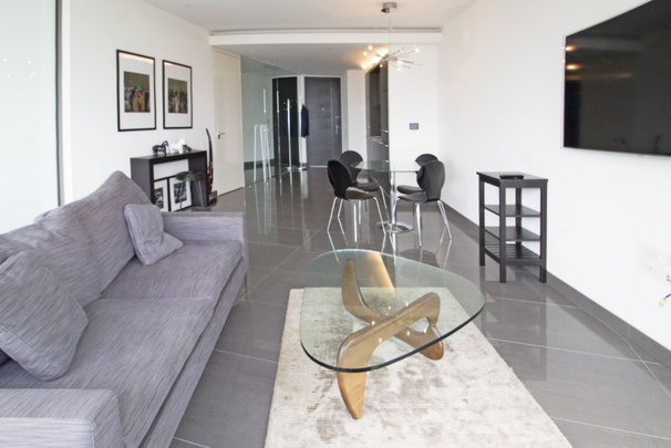 St. George Wharf, London - Photo 1