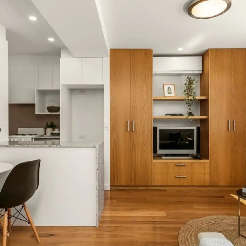 10/2-10 Mountain Street, South Melbourne. - Photo 1