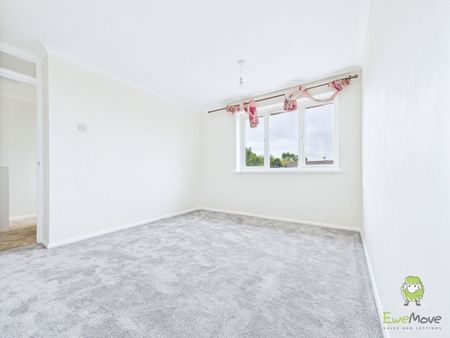 3 Bedroom - Photo 2