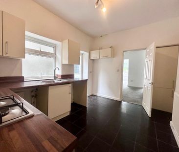4 bedroom terraced house to rent - Photo 6