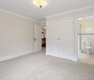 A well presented, five bedroom detached family home located in the ... - Photo 2