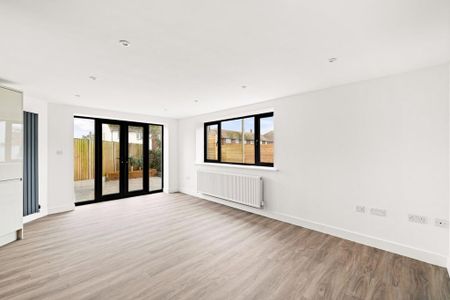 3 bedroom semi-detached house to rent - Photo 2