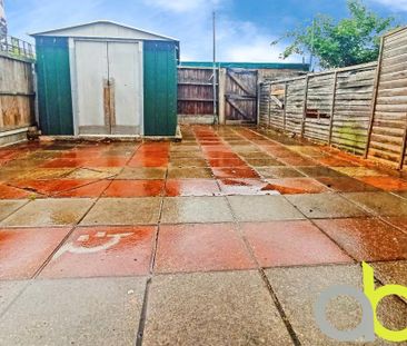 Bryon Gardens, Tilbury, rm18 - Photo 3