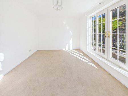 4 bedroom semi-detached house to rent - Photo 4