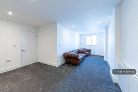 2 bedroom flat to rent - Photo 2