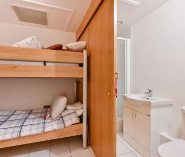 4 bedroom flat to rent - Photo 6