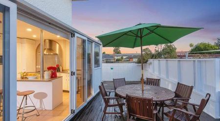 Spacious 4-Bedroom, 2-Bathroom Home - Photo 4