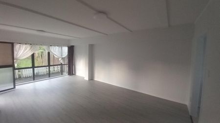 Freshly renovated 2 bedrooms - Photo 2