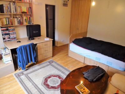 1 bedroom Studio in Flat 19, Leeds - Photo 2