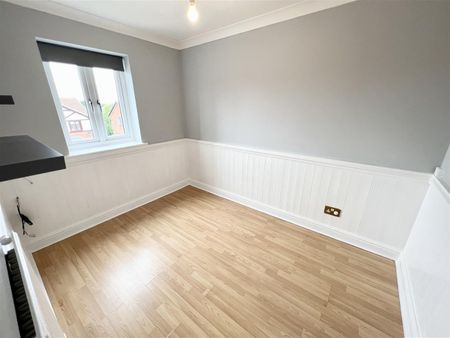 Lark Rise, Uttoxeter, Staffordshire ST14 8SZ - Photo 3