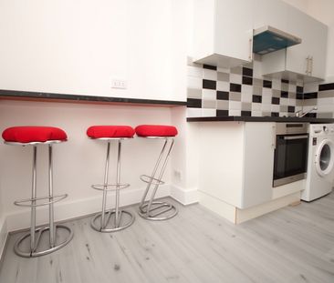 Studio Flat, Gratton Terrace, NW2 - Photo 2