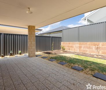 4 Pavarotti Vista, Hammond Park WA 6164 - Photo 2