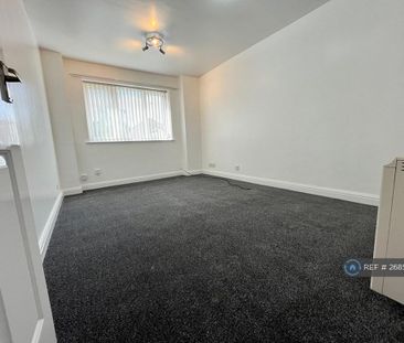 2 bedroom maisonette to rent - Photo 2