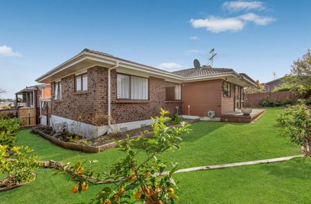 Single-Level 3 bedrooom & Study - Photo 2