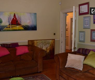 Decorated room in 5-bedroom apartment in Churchtown, Dublin - Photo 4