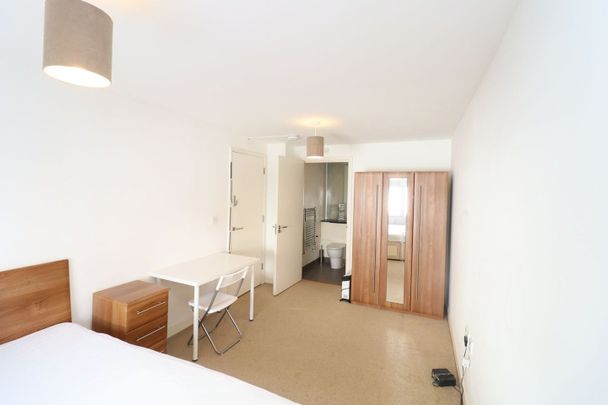 Room in a Shared Flat, Frean Street, SE16 - Photo 1