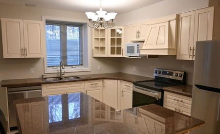 For Lease - 32 Mills Circle, Springwater, Ontario - Photo 4
