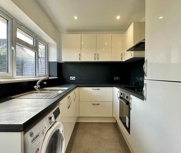 2 bedroom semi-detached bungalow to rent - Photo 6