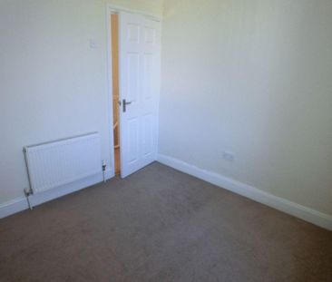 2 bedroom semi-detached house to rent - Photo 3