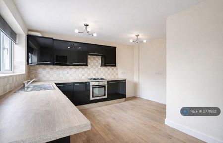 3 bedroom semi-detached house to rent - Photo 3