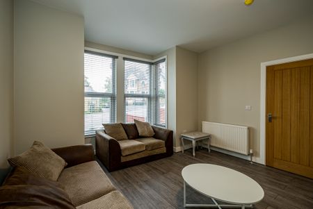 property to rent - Photo 4