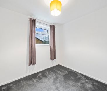 Heather Close, Warrington - Photo 6